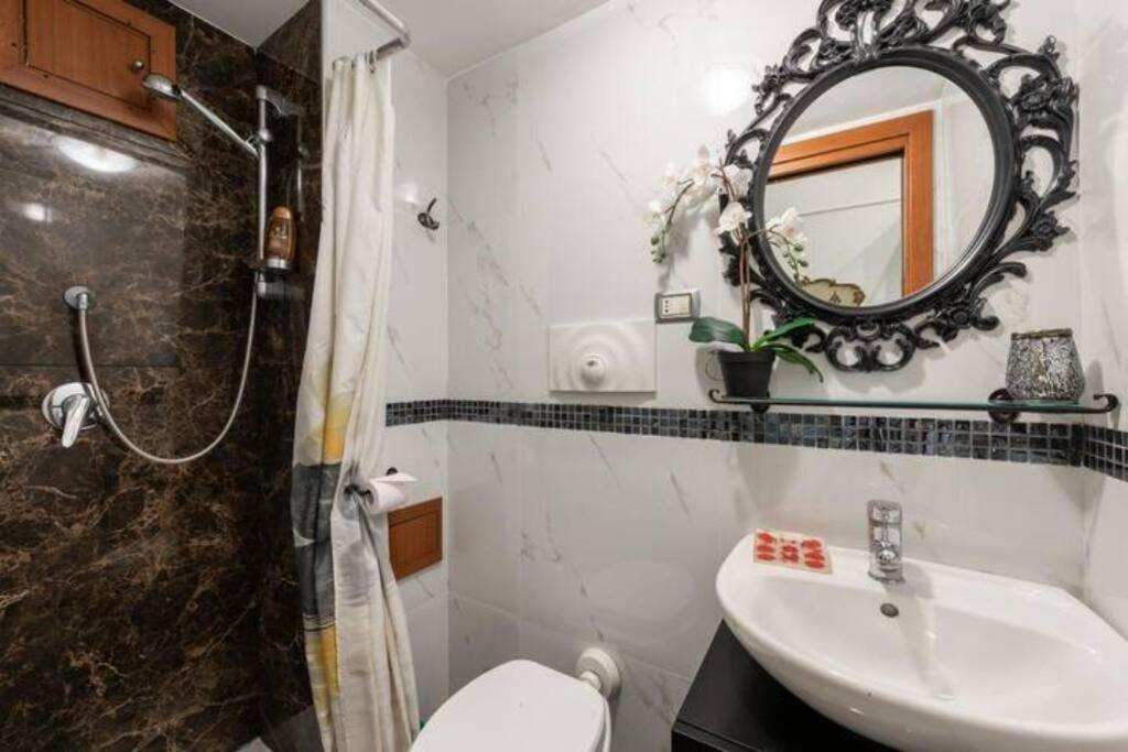 Apt 0 In The Historic Center Бари Екстериор снимка